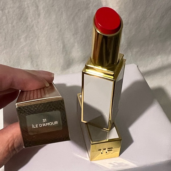 💋NIB💋 TOM FORD Ile D’Amour Ultra Shine Lip Color 💋 - Picture 4 of 10